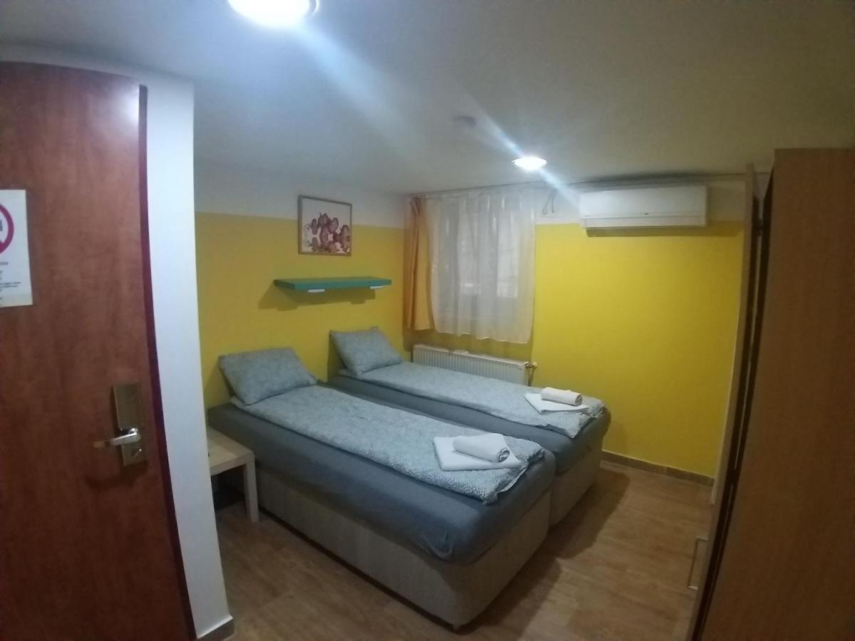 Deniz Guesthouse ブダペスト エクステリア 写真