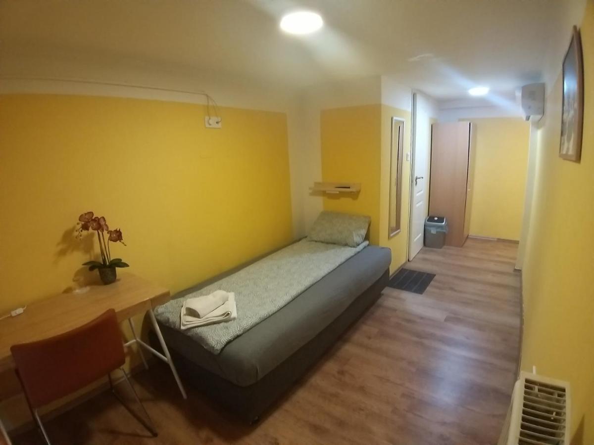 Deniz Guesthouse ブダペスト エクステリア 写真