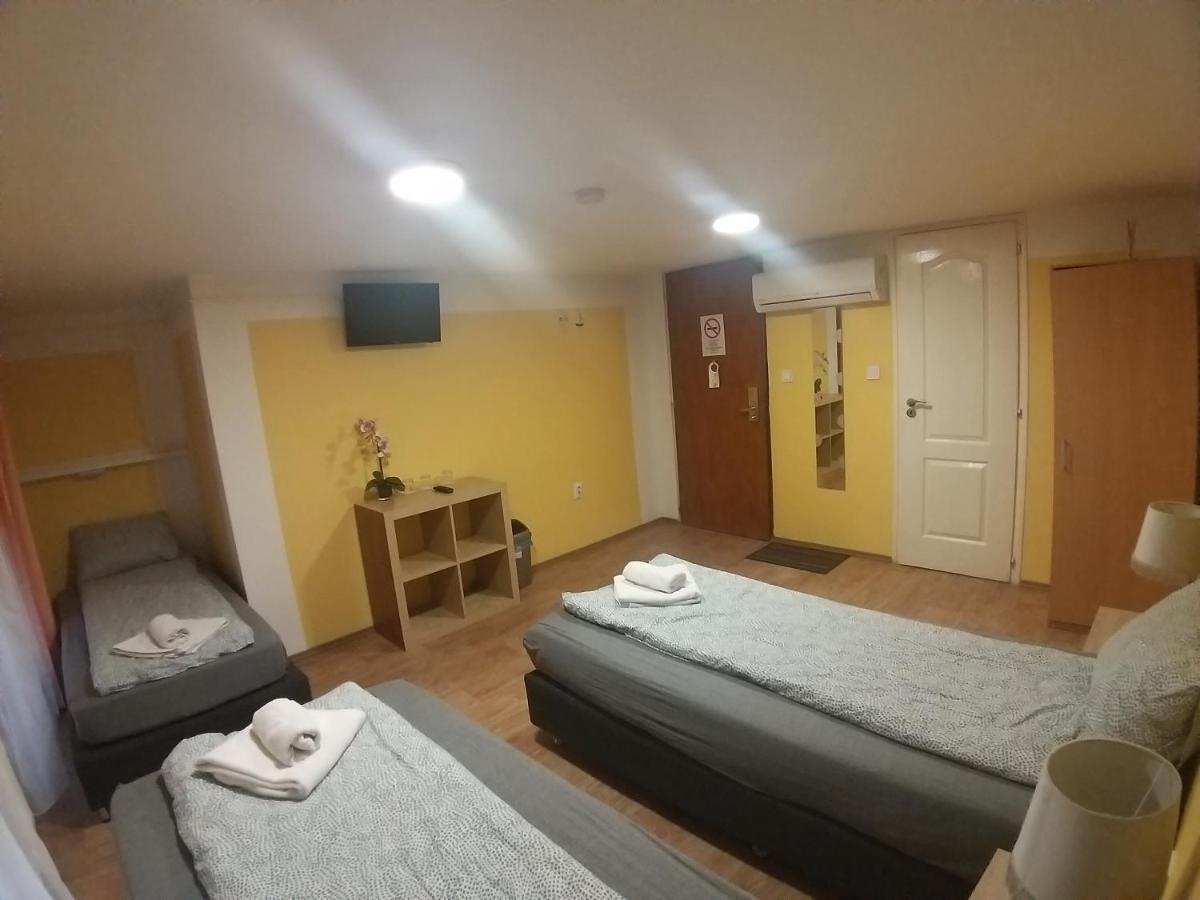 Deniz Guesthouse ブダペスト エクステリア 写真