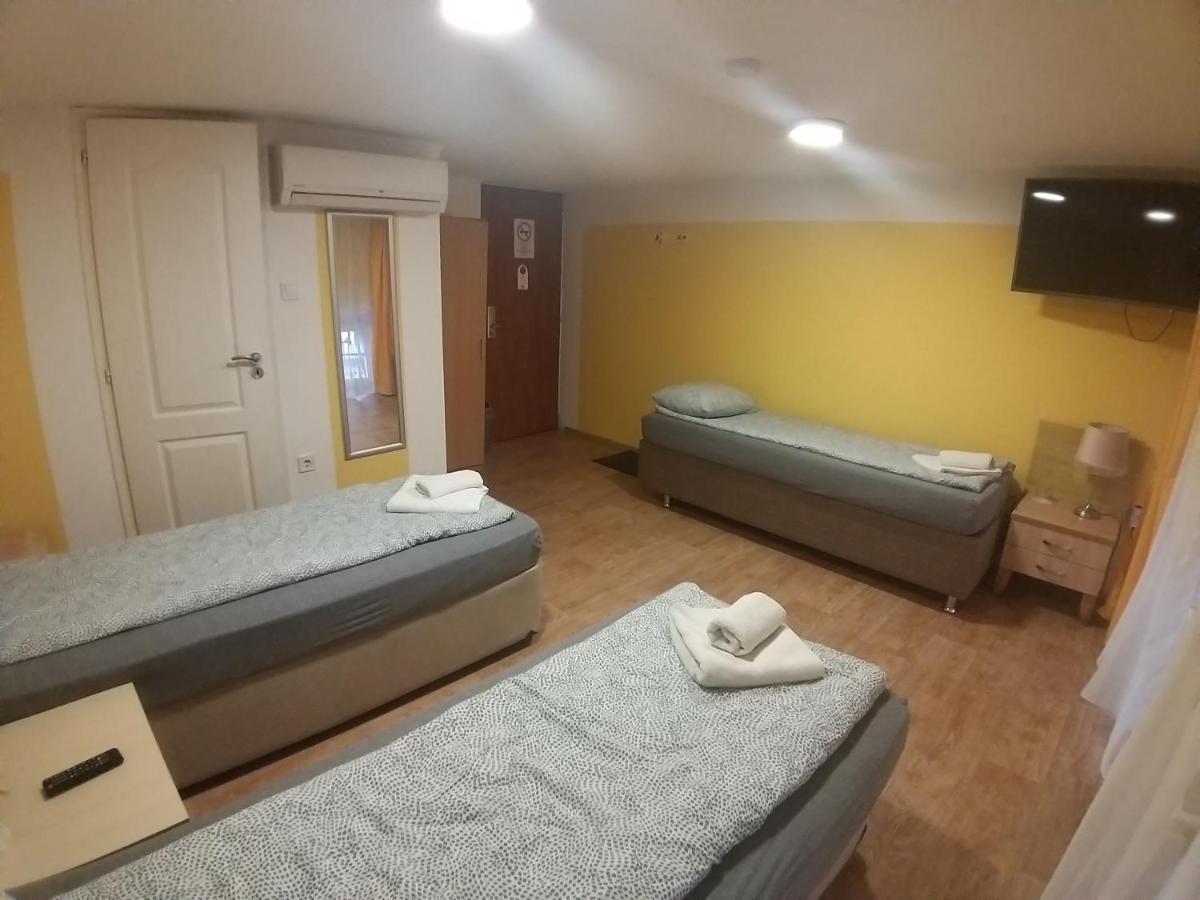 Deniz Guesthouse ブダペスト エクステリア 写真